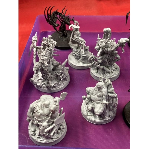 364 - Toys & Games: Warhammer Fantasy Wargames, small scale ready made, unpainted, Daemon Warriors. (15)