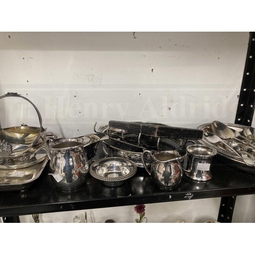 38 - 20th cent. Silver plated items to include four piece tea set, flatware, various jugs, bon bon dish, ... 