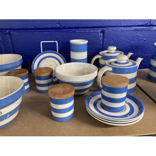 412 - Ceramics: Collection of blue banded T.G. Green and Cornishware style, mostly modern including bread ... 