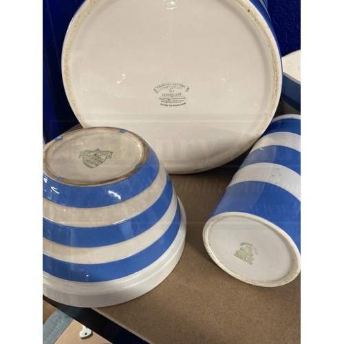 412 - Ceramics: Collection of blue banded T.G. Green and Cornishware style, mostly modern including bread ... 