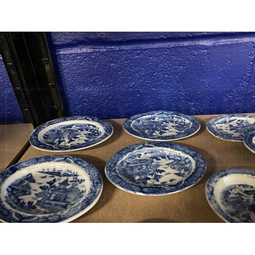 431A - Ceramics: English c1840 blue and white pearlware Child's Play dinner service in period box, includes... 