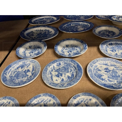 431A - Ceramics: English c1840 blue and white pearlware Child's Play dinner service in period box, includes... 