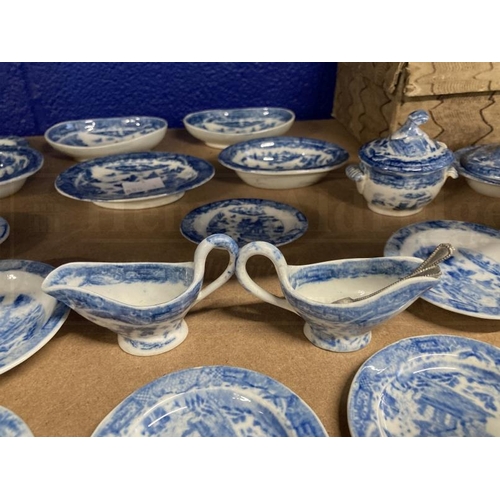 431A - Ceramics: English c1840 blue and white pearlware Child's Play dinner service in period box, includes... 