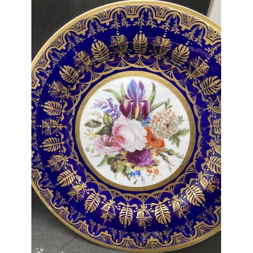 435 - Ceramics: Worcester dessert plates c1770 the wells painted with bouquets of flowers within a gilt sc... 