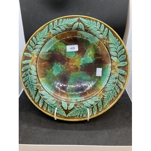 439 - Ceramics: 19th cent. Majolica bread plate decorated with a border of leaves. 13ins.