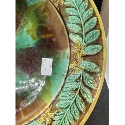 439 - Ceramics: 19th cent. Majolica bread plate decorated with a border of leaves. 13ins.