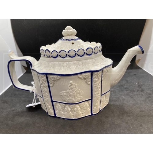 440 - Late 18th/early 19th cent. c1800 English Feldspar stoneware teapot with sliding lid, decorated with ... 