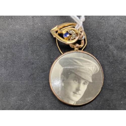 513 - Hallmarked Gold: 22ct gold band. Weight 0.80g. Plus two yellow metal pendants, one WWI mourning pend... 