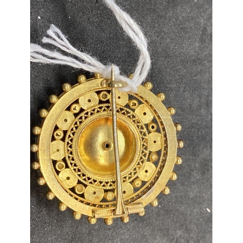 521 - Jewellery: Yellow metal Victorian circular Tuscan style brooch with shot and wire work decoration, t... 