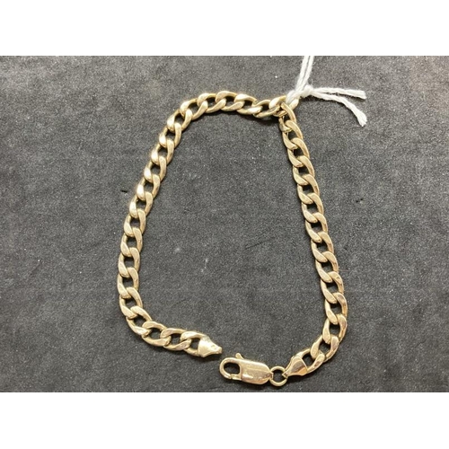 523 - Hallmarked Jewellery: 9ct gold curb link bracelet having a trigger snap. 8ins. Weight 7.3g.