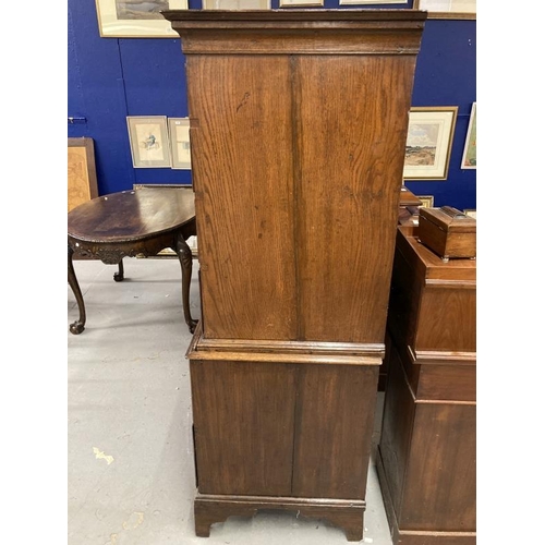 105 - Late 18th/early 19th cent. Mahogany chest on chest, the top three over two and the base two drawers ... 