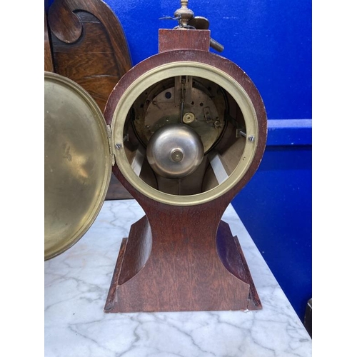 140 - 20th cent. Mahogany cased balloon mantel clock with an open anchor escapement movement, brass bezel ... 