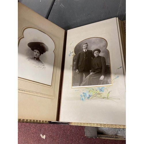 210 - Photographs: 19th century to 1950s/60s family archive in albums and loose.