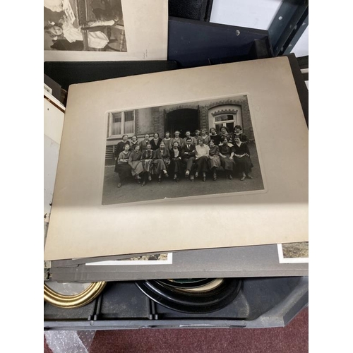 210 - Photographs: 19th century to 1950s/60s family archive in albums and loose.