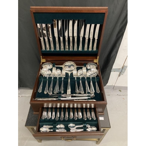 50 - 20th cent. Canteen of cutlery, Sheffield stainless steel in immaculate condition. (127 items)