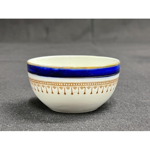 138 - WHITE STAR LINE: Mintons First-Class sugar bowl decorated in cobalt blue. 2ins.