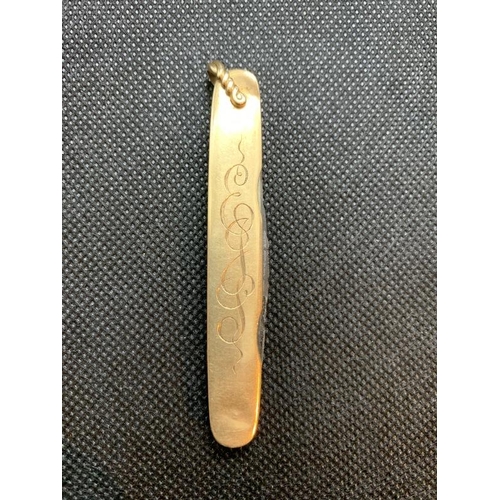 237 - R.M.S. TITANIC CAPTAIN E.J SMITH: A personalised gold pocket knife the sides alternately engraved EJ... 