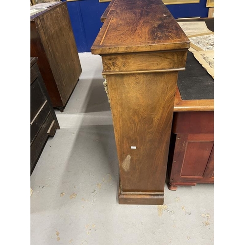 100 - Victorian walnut breakfront bookcase each of the three sections having three adjustable shelves, bra... 