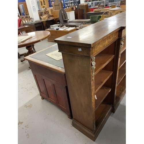 100 - Victorian walnut breakfront bookcase each of the three sections having three adjustable shelves, bra... 