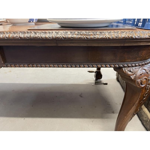 106 - 19th cent. Mahogany extending dining table with a Josheph Fitter winding mechanism, ornately carved ... 