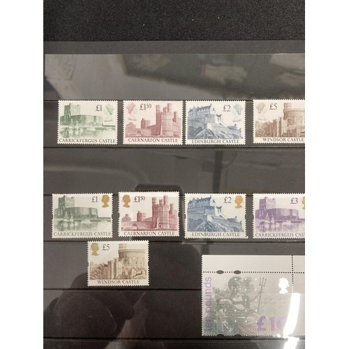 225 - Stamps: GB mint never hinged 1988 Castles issue, 1410 - 1413 and the Harrisons Plates, 1992 Castles ... 