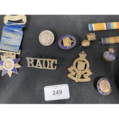 249 - Militaria: WWI pair to Private G.W. Wright R - 39056 R.R.R. Corps, Army Ordnance cap badges plus mis... 