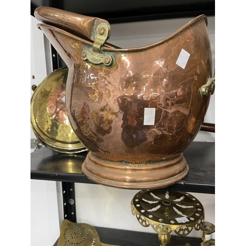 28 - 19th cent. Brass warming pan and coal scuttle, together with a copper kettle and coal scuttle, brass... 