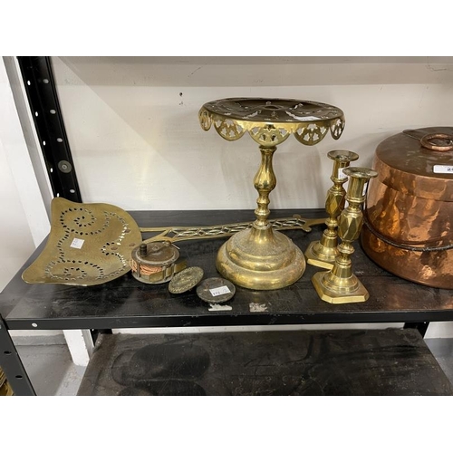 29 - 19th cent. Copper cook pot together with a 20th century brass stick stand by Peerage, chestnut roast... 