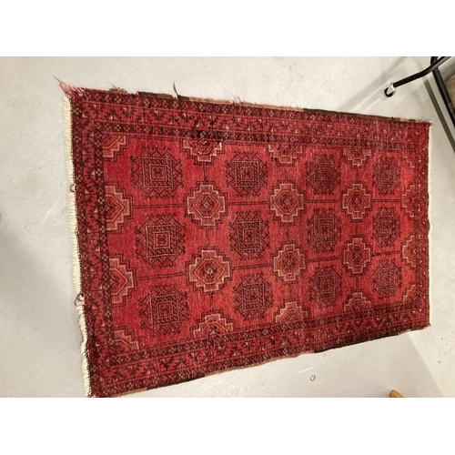 35 - Carpets & Rugs: 20th cent. Turkman rug, red ground, three borders, eighteen full guls, all in reds, ... 