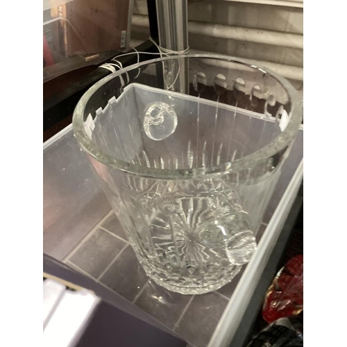 383 - The Mavis and John Wareham Collection: 20th cent. Glass: Cut glass two handled champagne bucket and ... 