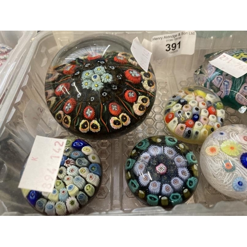 391 - The Mavis and John Wareham Collection: Paperweights: Strathearn four concentric rings and centre mil... 