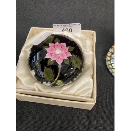 400 - The Mavis and John Wareham Collection: Paperweights: Scotia by William Manson Snr. Pink dahlia, gree... 