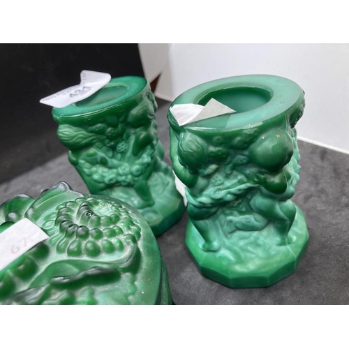 431 - The Mavis and John Wareham Collection: 20th cent. Hoffmann malachite art glass cherub vase, a pair. ... 