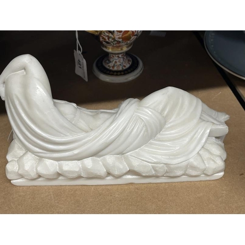 480 - 19th cent. Marble figure of a Classical/Roman reclining lady, fingers and toes A/F, unsigned.