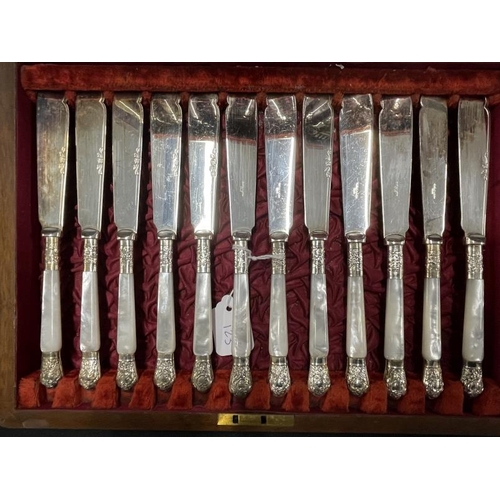 498 - The Mavis and John Wareham Collection: 19th/20th cent. E.P.N.S flatware, twelve place setting fish k... 