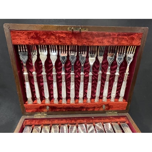 498 - The Mavis and John Wareham Collection: 19th/20th cent. E.P.N.S flatware, twelve place setting fish k... 