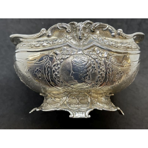 509 - Silver: Unusual French commemorative silver bowl depicting Louis XIV, Marie Antoinette and the King'... 