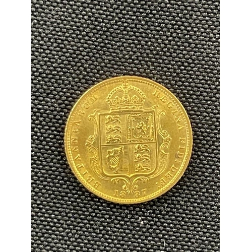 592 - Bullion Gold Coin: Victorian shield back half sovereign dated 1887. Weight 4g.