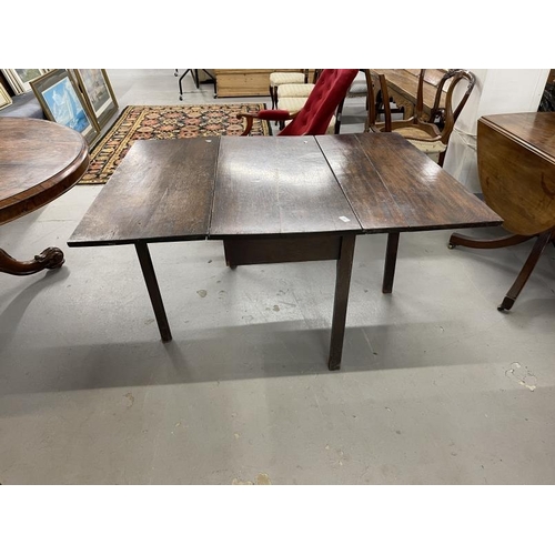 76 - Early 19th cent. Oak drop leaf table, rectangular top supported by square chamfered legs. 26½ins. x ... 