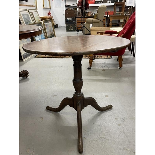 78 - 18th cent. Oak tilt top table on three splayed legs. 31½ins. x 30½ins. x 27½ins.