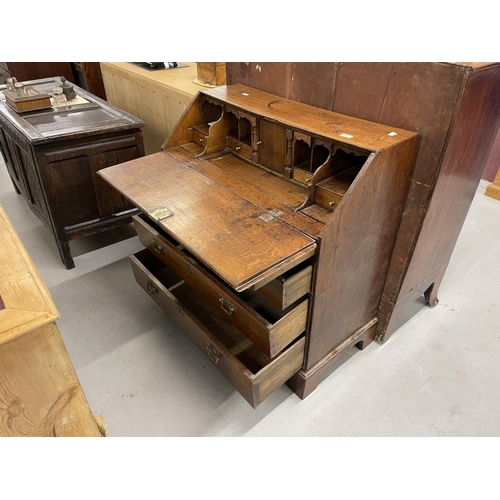 87 - 18th cent. Figured oak drop well bureau, two short over two long drawers with drop handles, the insi... 