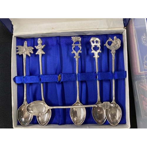 239 - Costume Jewellery: Includes earrings, brooches, compacts, necklaces one with uncut semi-precious sto... 