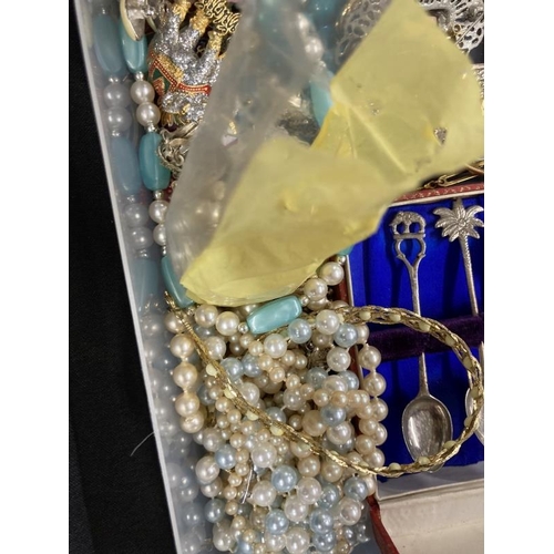239 - Costume Jewellery: Includes earrings, brooches, compacts, necklaces one with uncut semi-precious sto... 