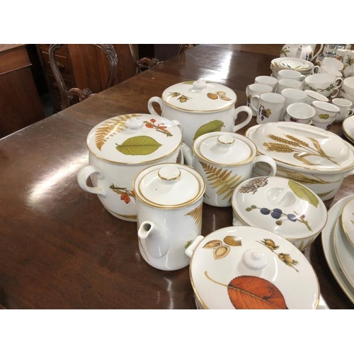 20th cent. Ceramics: Royal Worcester 'Wild Harvest' tureen and