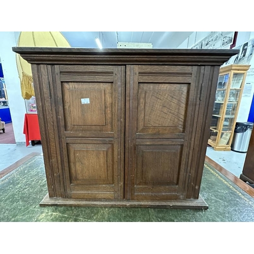 50 - 20th cent. Oak wall hanging cupboard of modest proportions, four panels to the two front doors and t... 