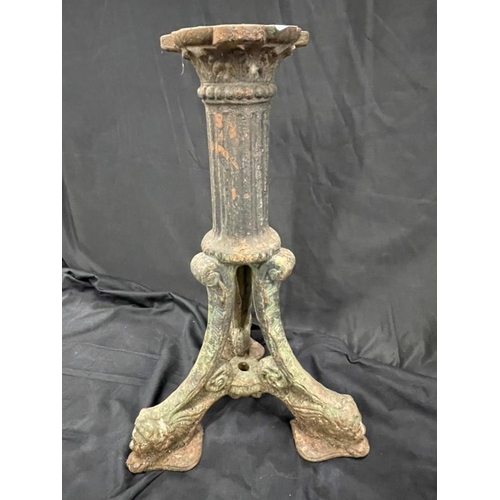 36 - R.M.S. OLYMPIC: Rare cast iron Second-Class table base, fluted central column with lion's head suppo... 