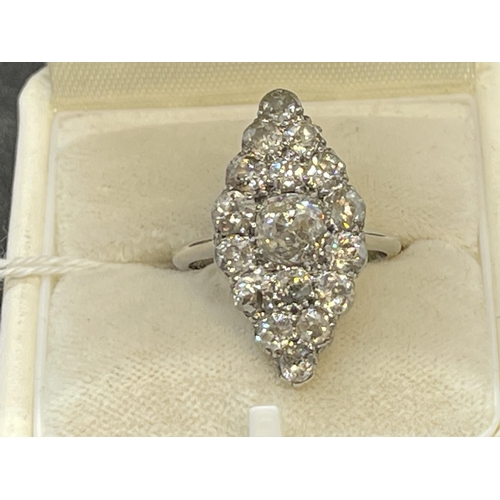 474 - Jewellery: Early 20th cent. Marquise cut graduated diamond ring. The ring and mount test as platinum... 