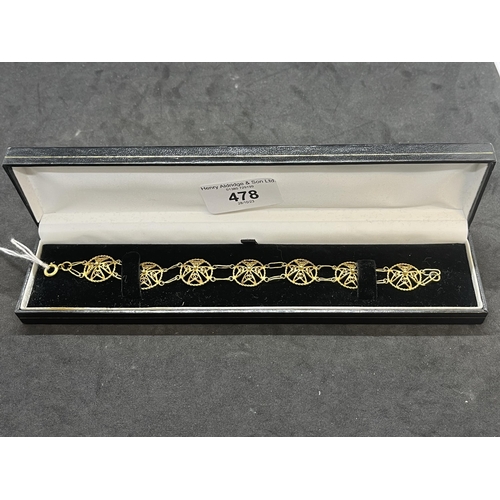 478 - Jewellery: Yellow metal bracelet of Maltese cross links, marked 917, tests as 22ct gold. Length 7ins... 