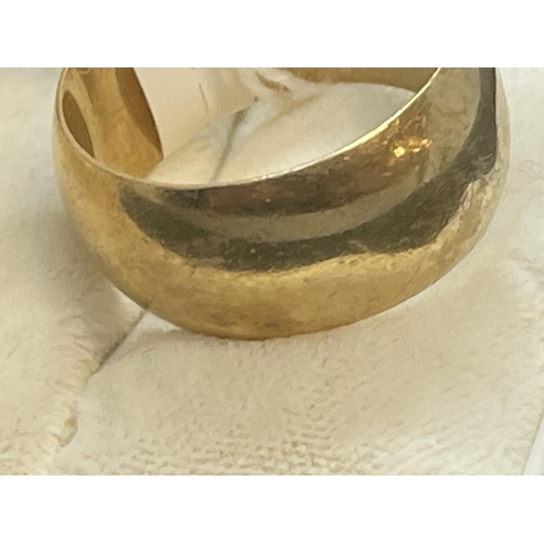 485 - Jewellery: 9ct gold 10mm Wedding band, London, ring size T. 9g.