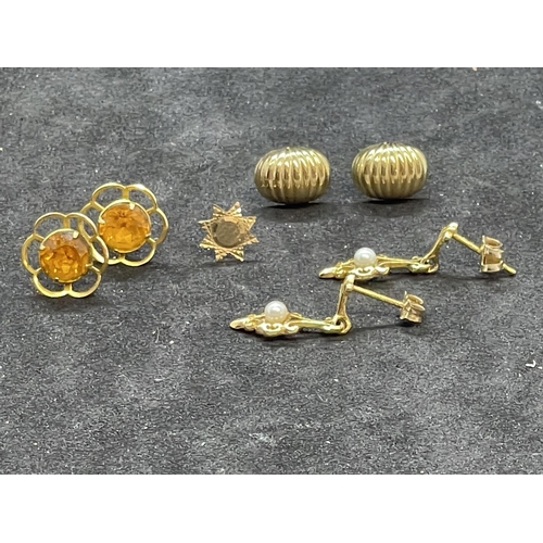 486 - Jewellery: Yellow metal three pairs of earrings plus one odd one, all test as 9ct gold. Total weight... 